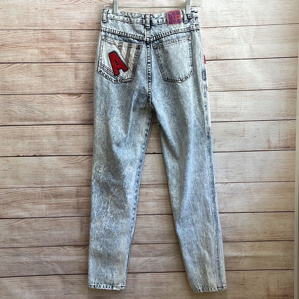 ‎VINTAGE CORNICHE APPLIQUÉD HIGH RISE JEANS - Picture 2 of 11